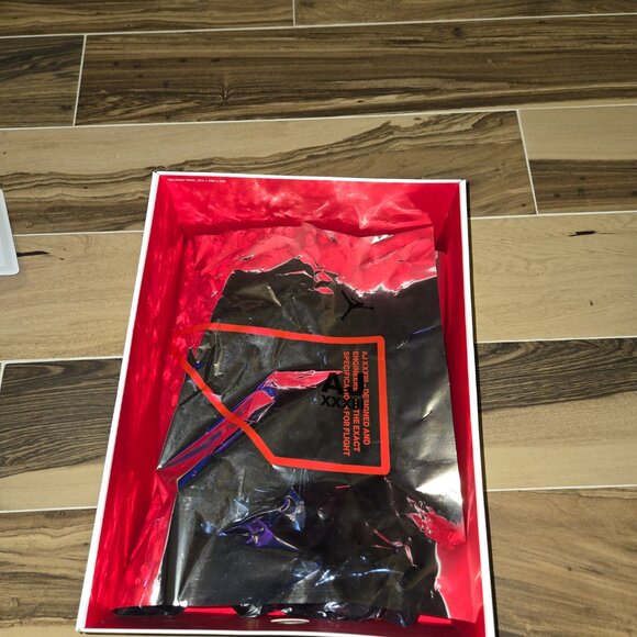 Jordan 33 low SE main image 8